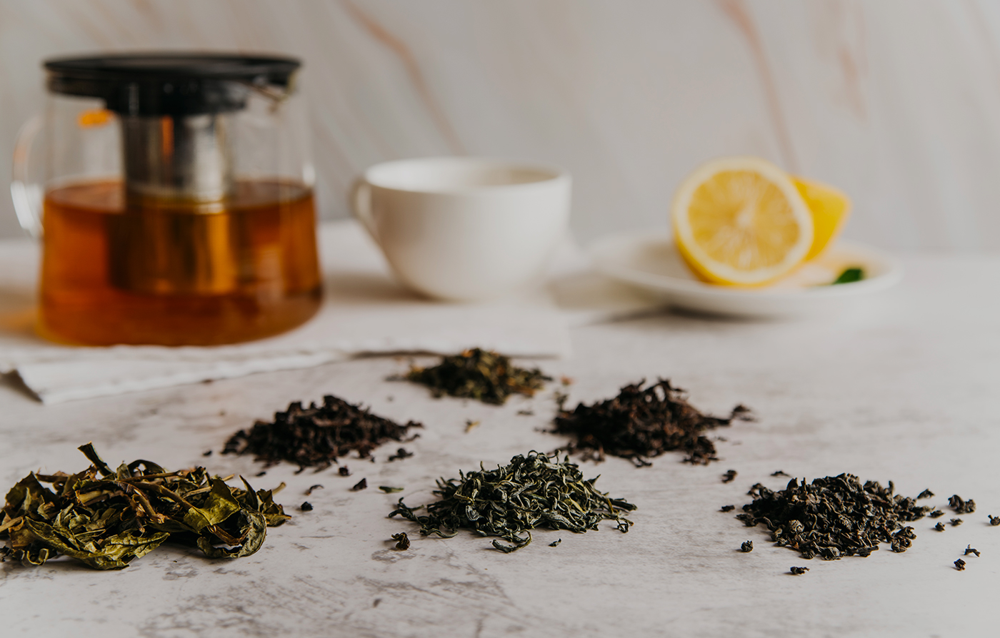 Decaffeinated  Green Tea Varieties and Methods of Preparation
